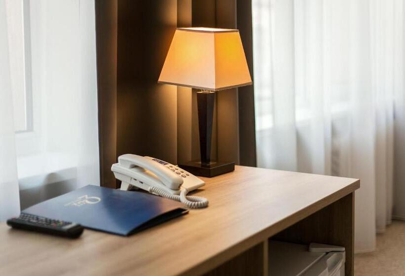 اتاق لوکس, Old Town Trio