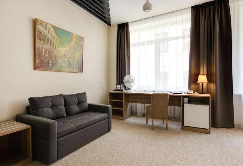 اتاق لوکس, Old Town Trio