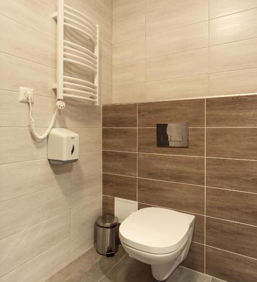 اتاق لوکس, Old Town Trio