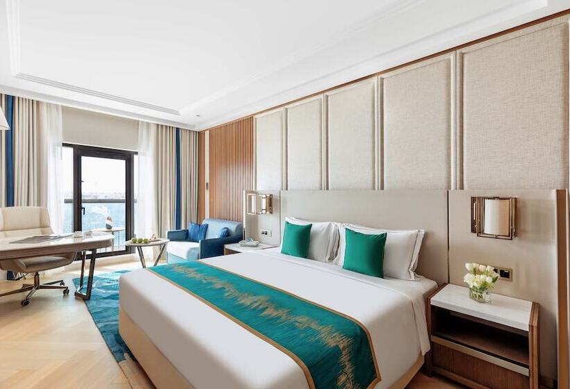 Deluxe Suite Sea View, Taj Exotica Resort & Spa, The Palm, Dubai