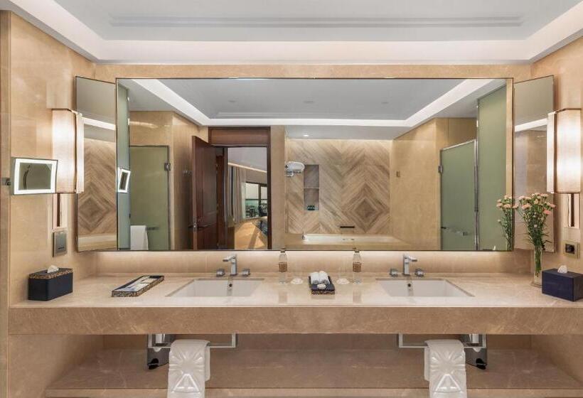 Deluxe Suite Sea View, Taj Exotica Resort & Spa, The Palm, Dubai