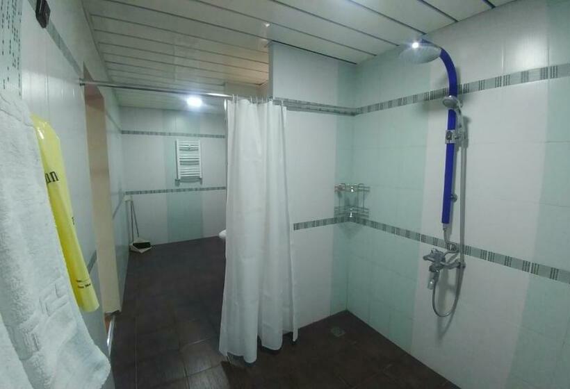 اتاق لوکس با بالکن, Cross Health Spa Center