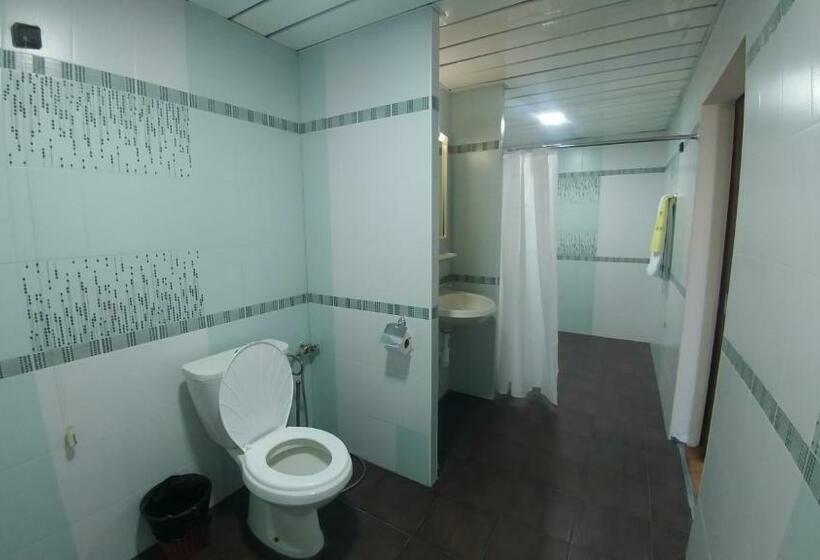 اتاق لوکس با بالکن, Cross Health Spa Center