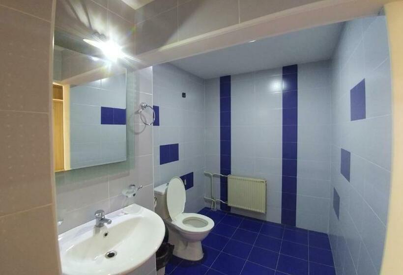 اتاق لوکس با بالکن, Cross Health Spa Center