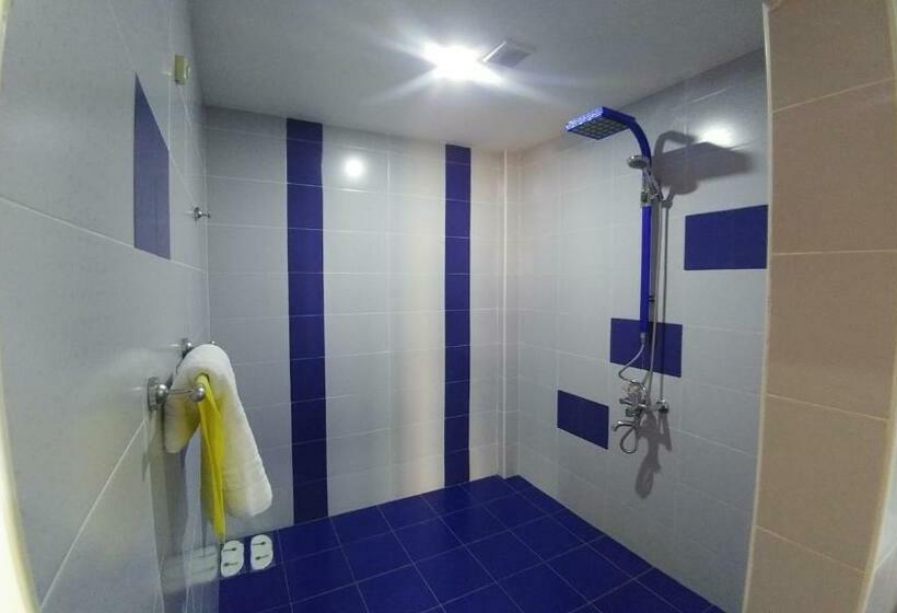 اتاق لوکس با بالکن, Cross Health Spa Center