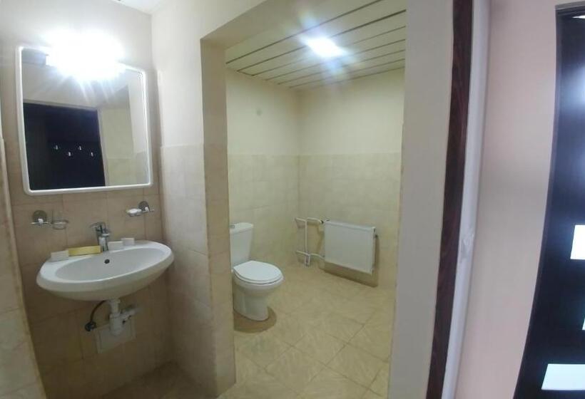 اتاق استاندارد سه تخته با بالکن, Cross Health Spa Center