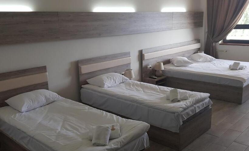 اتاق خانوادگی با چشم‌انداز کوه, Cross Health Spa Center