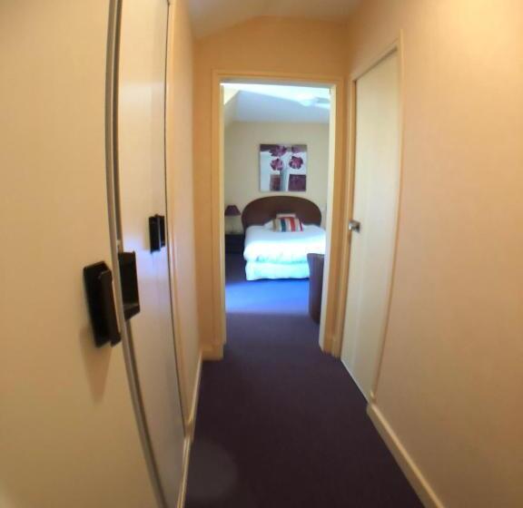 סוויטה משפחתית, Auv