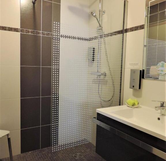 חדר סופריור יחיד, Auv