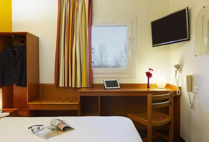 Standard Kolmen Hengen Huone, B&b Hotel Mulhouse Kingersheim