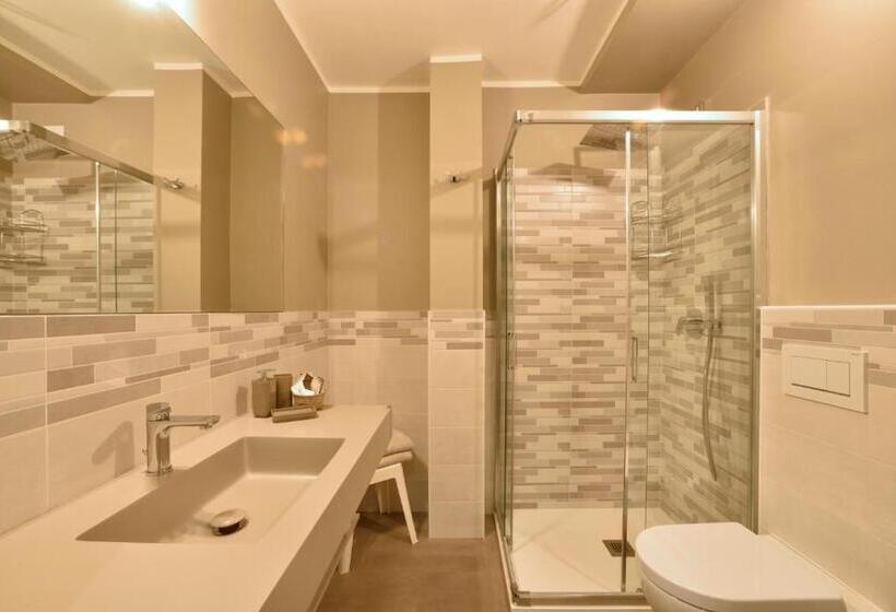 수피리어 룸, Bristol