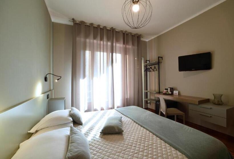 수피리어 룸, Bristol