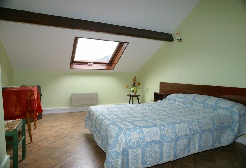 غرفة قياسية ذات أسقف منحدرة, Garabit Hôtel