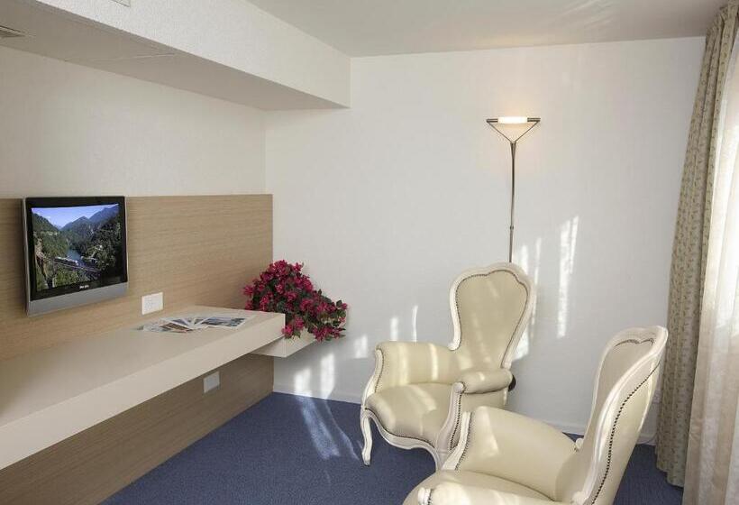 سوئیت جونیور با تراس, Muralto