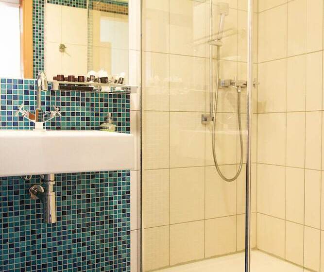 اتاق استاندارد سه نفره, Jan Maria Hotel & Restaurant