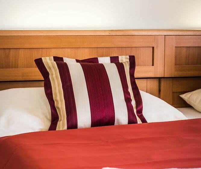 اتاق استاندارد سه نفره, Jan Maria Hotel & Restaurant