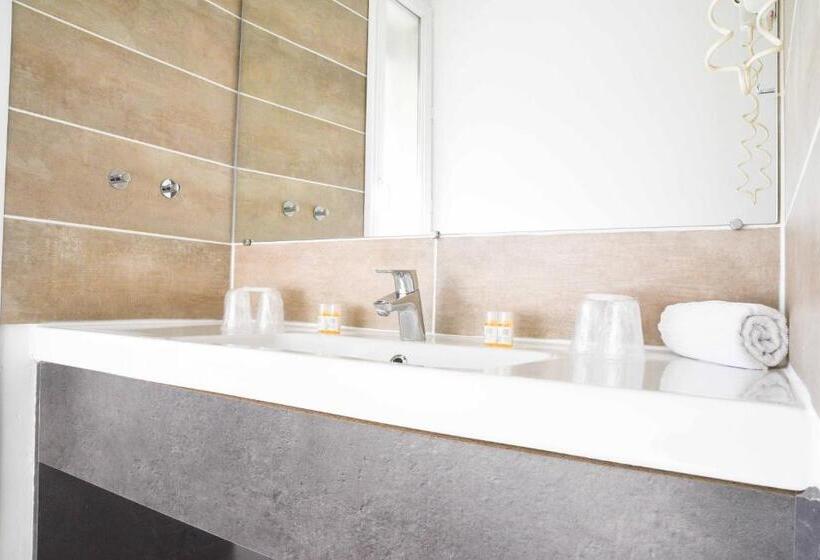 Четырехместный Номер Стандарт, L Europe   Cholet Gare