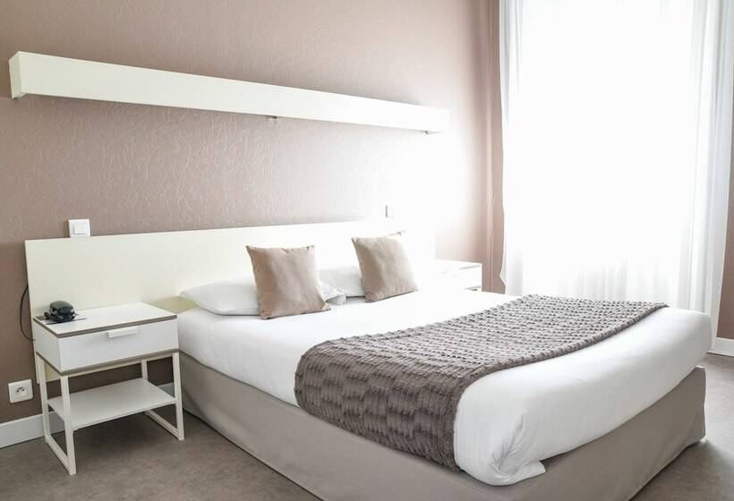 Номер Стандарт, L Europe   Cholet Gare