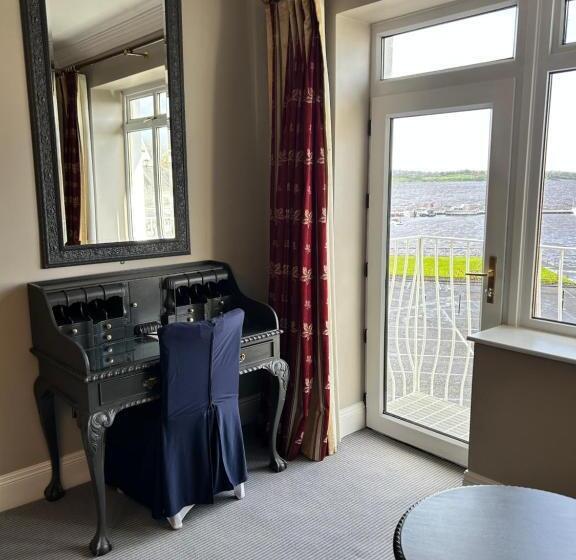 חדר סופריור, Lakeside Manor