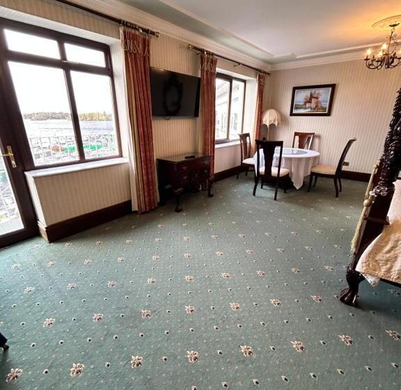 סוויטה דלוקס, Lakeside Manor