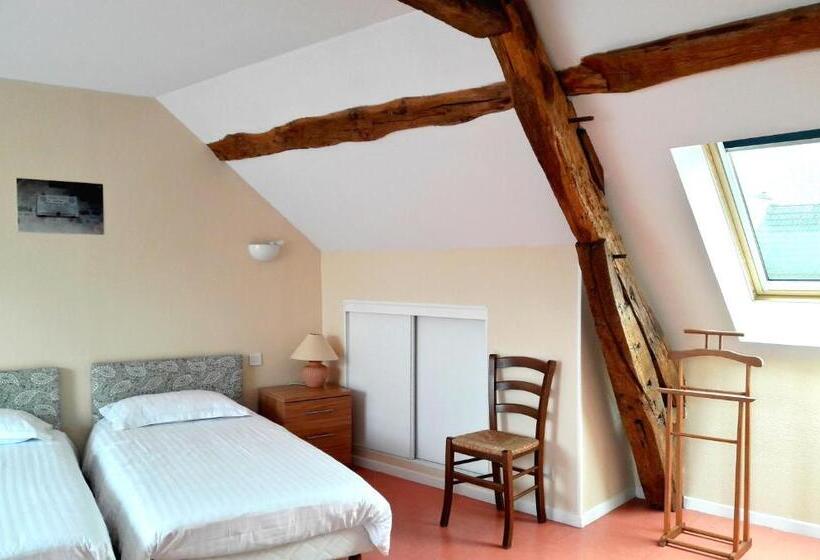 חדר סטנדרט לשלושה, Auberge De L Omois