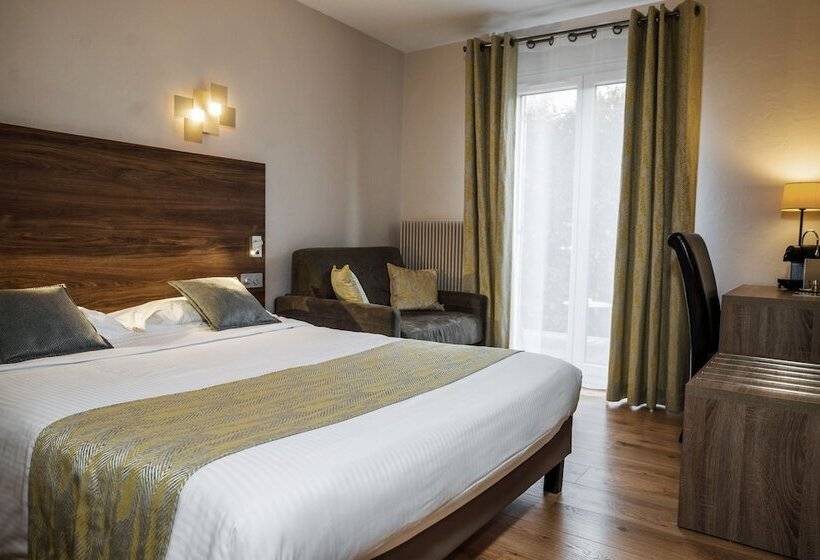 수피리어 트리플 룸, Logis Hotel Le Petit Casset