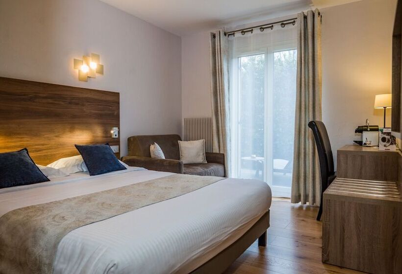 Трехместный Номер Superior, Logis Hotel Le Petit Casset