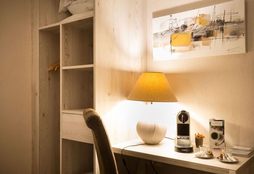 이그제큐티브 트리플, Logis Hotel Le Petit Casset