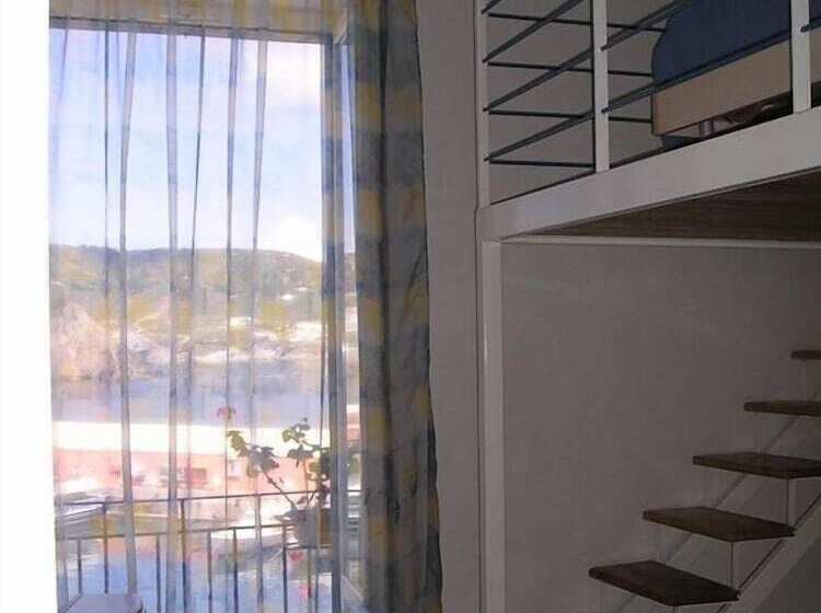 סוויטת ג'וניור נוף לים, Mari