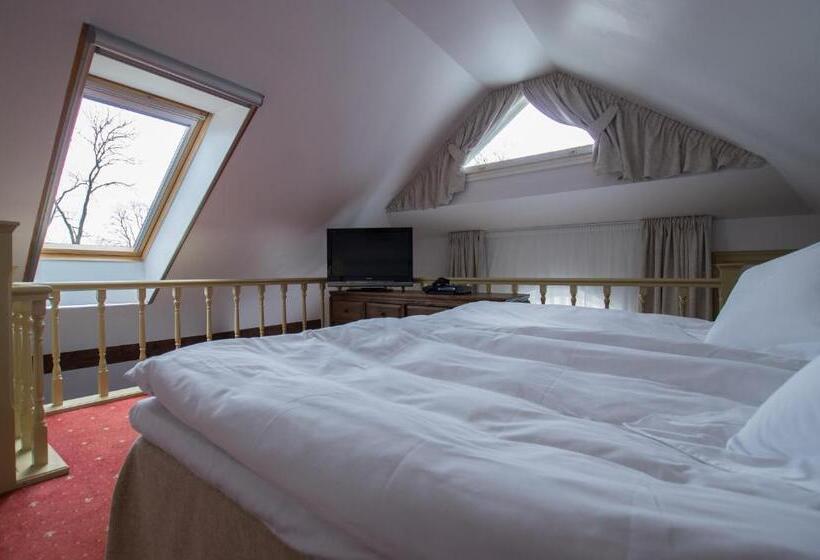 סוויטת דופלקס, Pädaste Manor