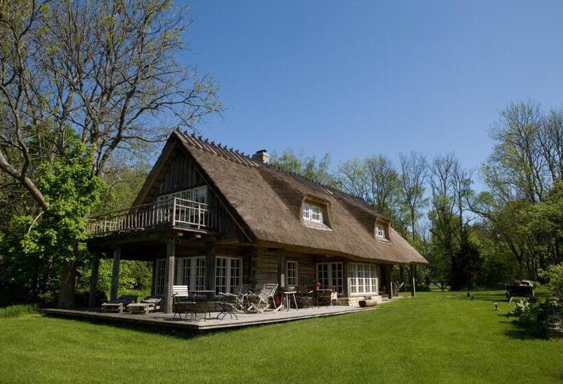 ویلای 1 خوابه, Pädaste Manor