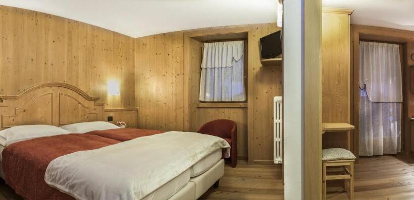 غرفة عائلية مطلّة علي الجبل, Pedranzini