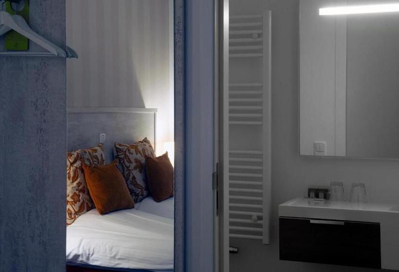 디럭스 룸, Restaurant Lunia