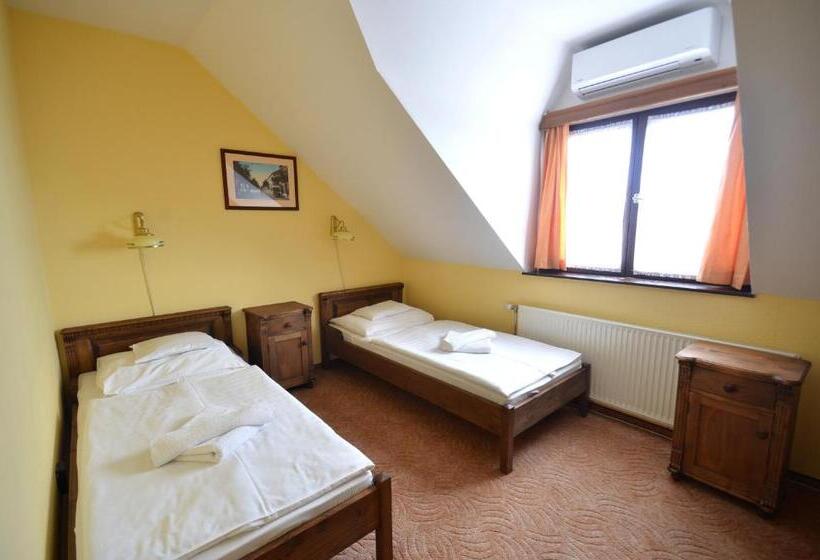 스탠다드 룸, Révész Hotel, Restaurant And Rosa Spa