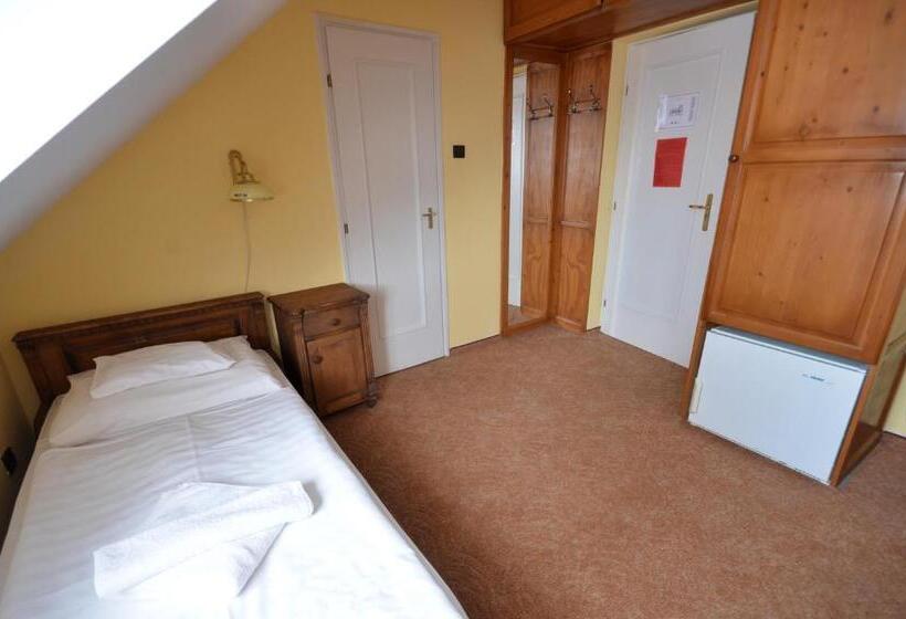 스탠다드 룸, Révész Hotel, Restaurant And Rosa Spa