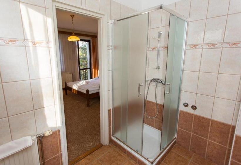 스탠다드 트리플 룸, Révész Hotel, Restaurant And Rosa Spa