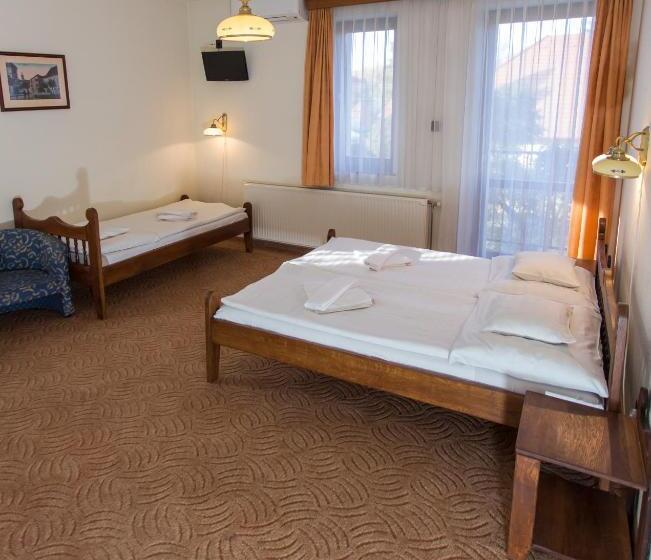 Номер Стандарт Трехместный, Révész Hotel, Restaurant And Rosa Spa