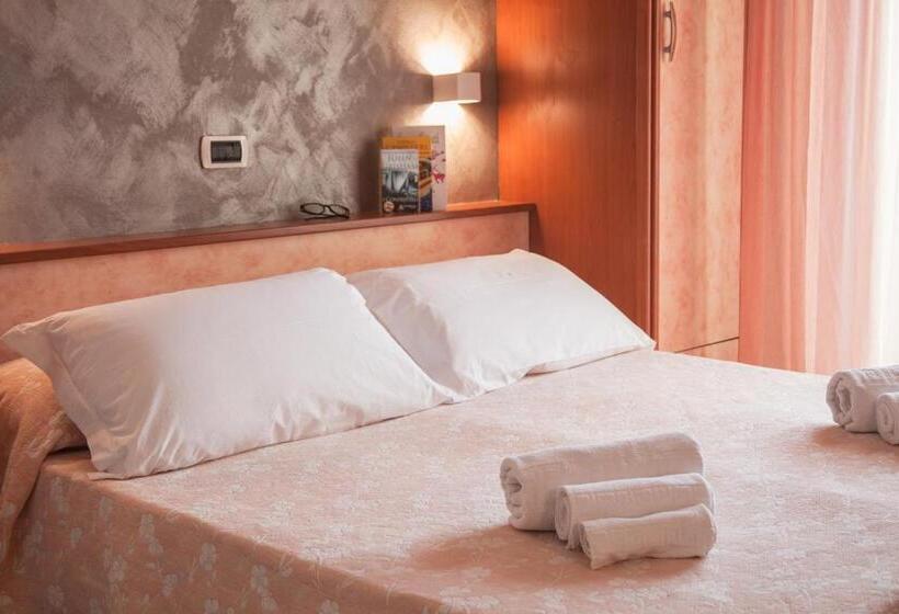 اتاق استاندارد, Sandra