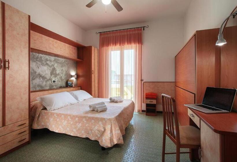 اتاق استاندارد, Sandra