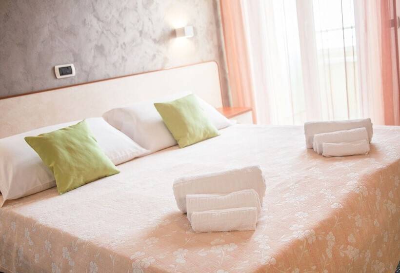 اتاق استاندارد, Sandra