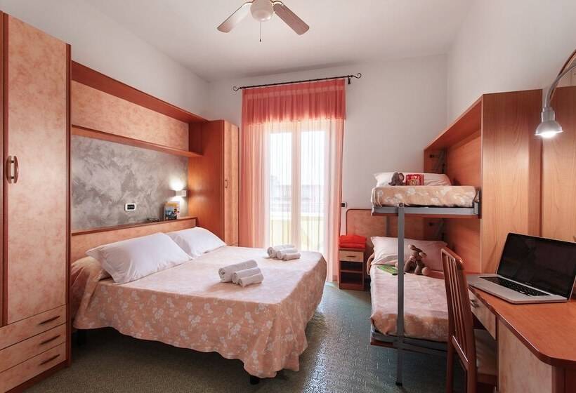 اتاق استاندارد, Sandra