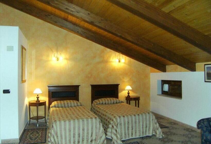 标准三人间, U' Bais