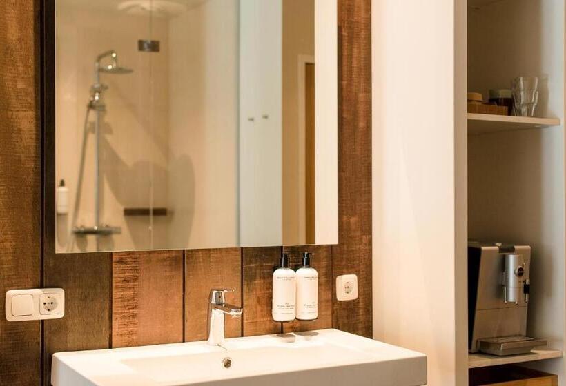 חדר קומפורט, Van Heeckeren