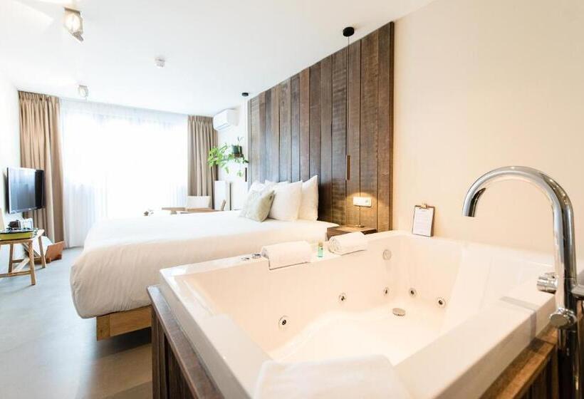 סוויטה דלוקס, Van Heeckeren