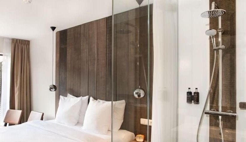 חדר קומפורט, Van Heeckeren