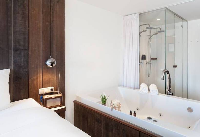 סוויטה דלוקס, Van Heeckeren