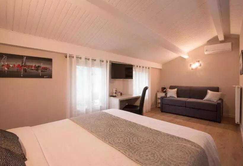 スタンダード4人部屋, Logis Hotel Le Petit Casset