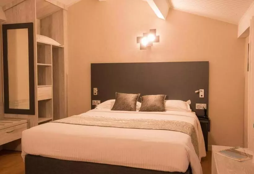 スタンダード4人部屋, Logis Hotel Le Petit Casset