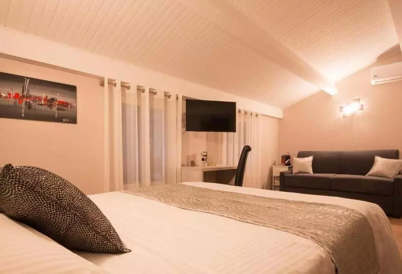 スタンダード4人部屋, Logis Hotel Le Petit Casset