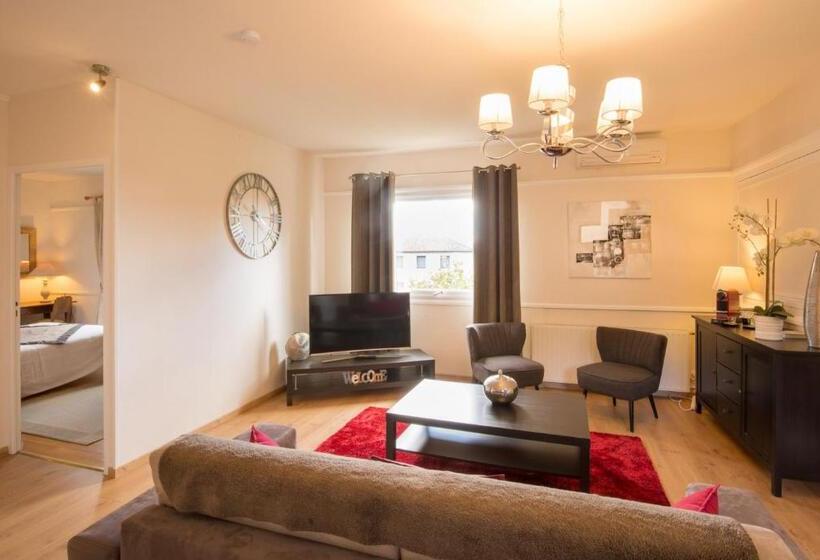 جناح, Logis Hotel Le Petit Casset